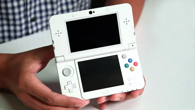 New Nintendo 3DS (Weiß) – Ansicht 3
